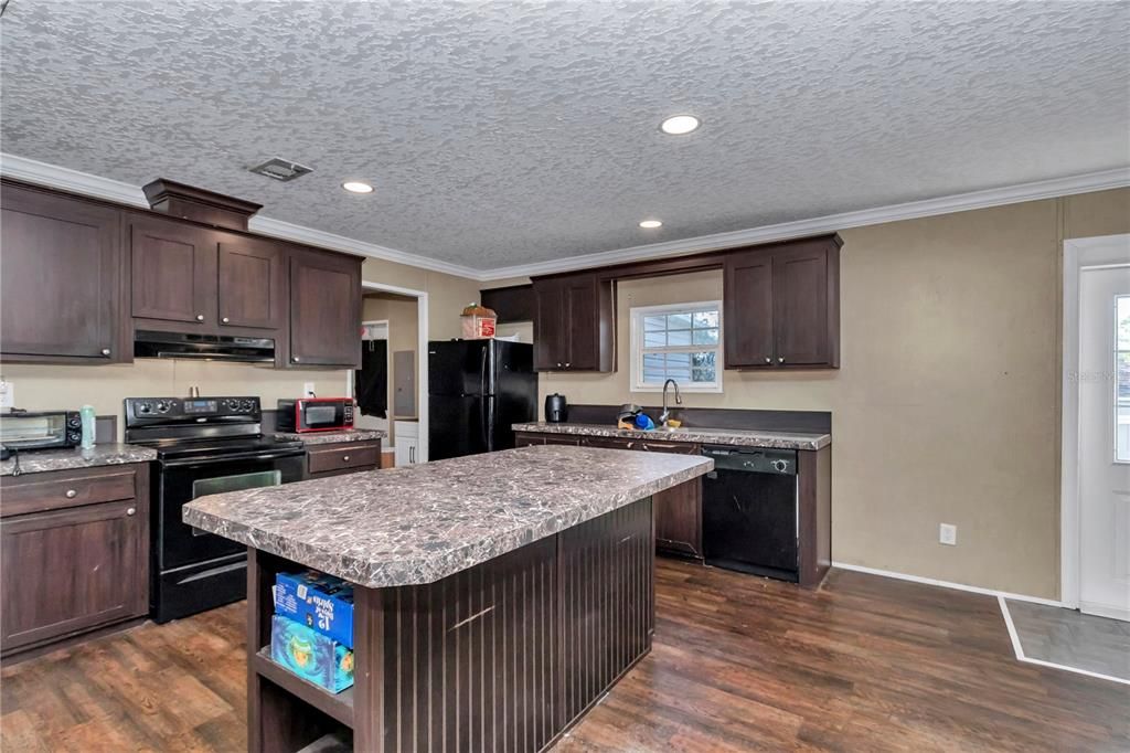 For Sale: $179,000 (4 beds, 2 baths, 1622 Square Feet)