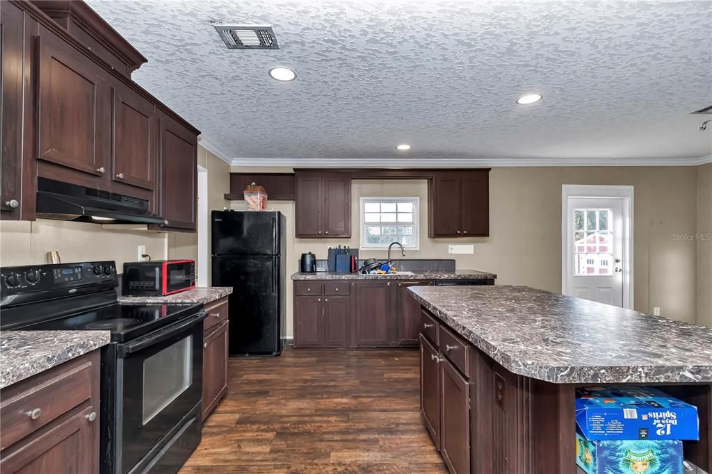 For Sale: $179,000 (4 beds, 2 baths, 1622 Square Feet)