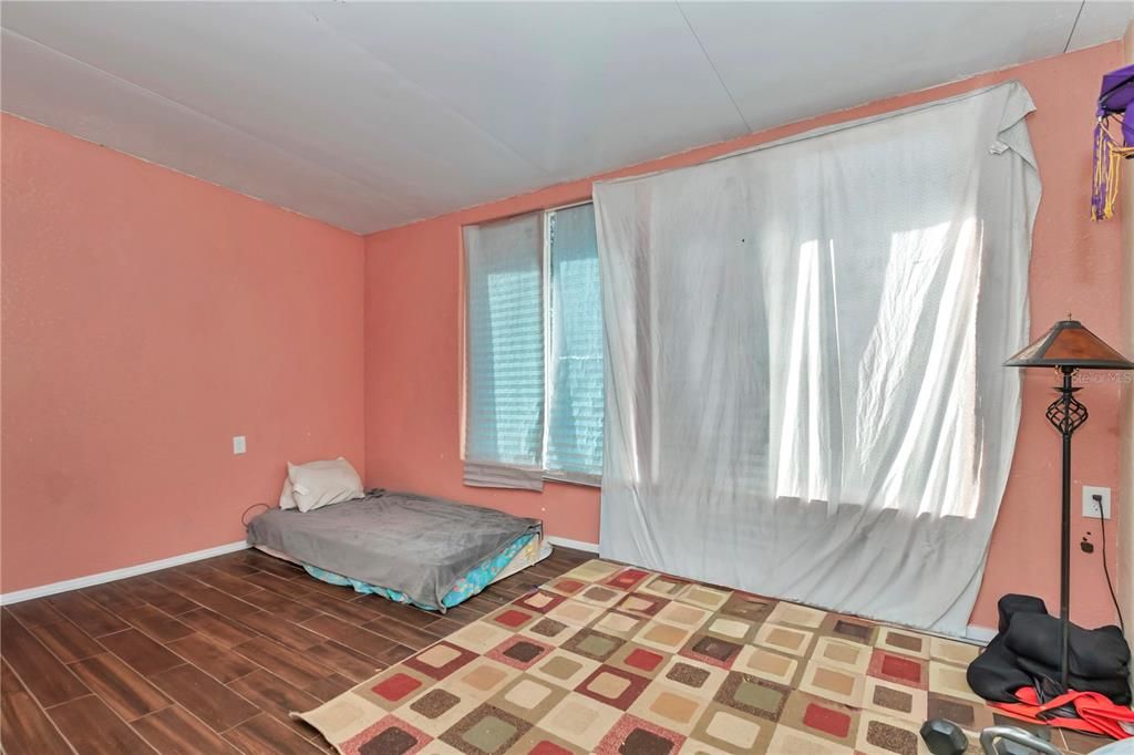 For Sale: $179,000 (4 beds, 2 baths, 1622 Square Feet)