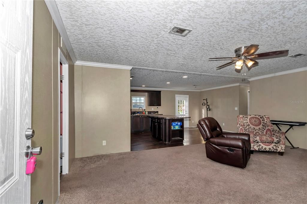 For Sale: $179,000 (4 beds, 2 baths, 1622 Square Feet)