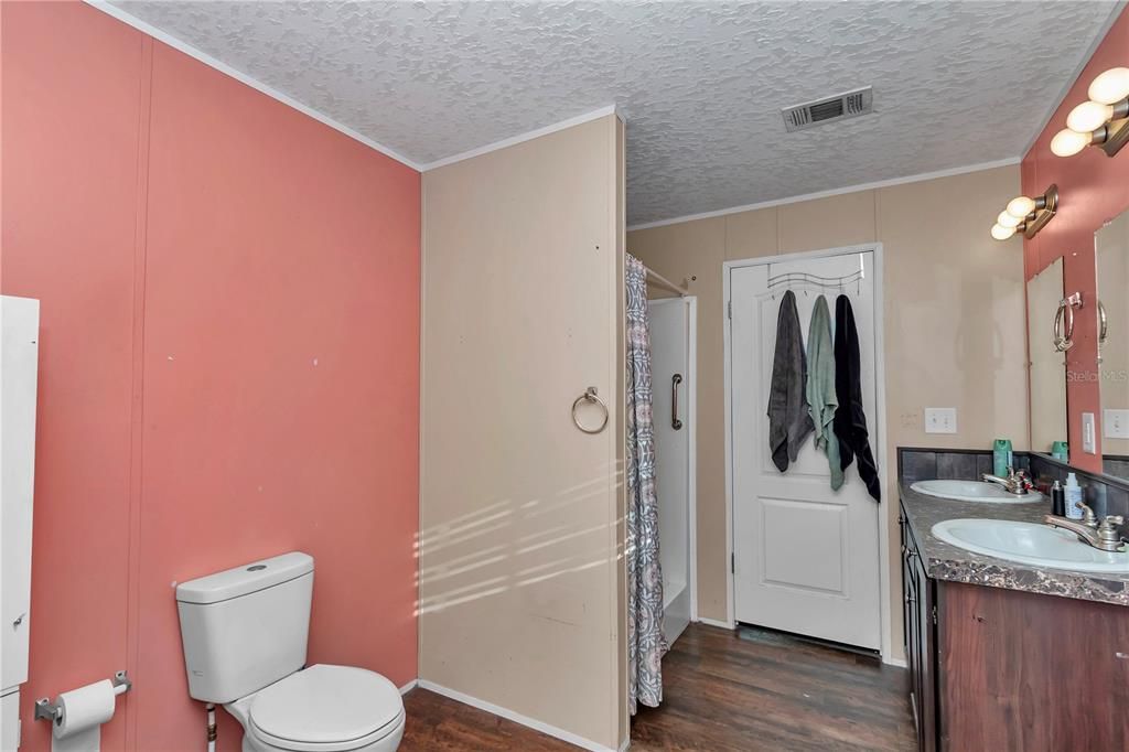 For Sale: $179,000 (4 beds, 2 baths, 1622 Square Feet)