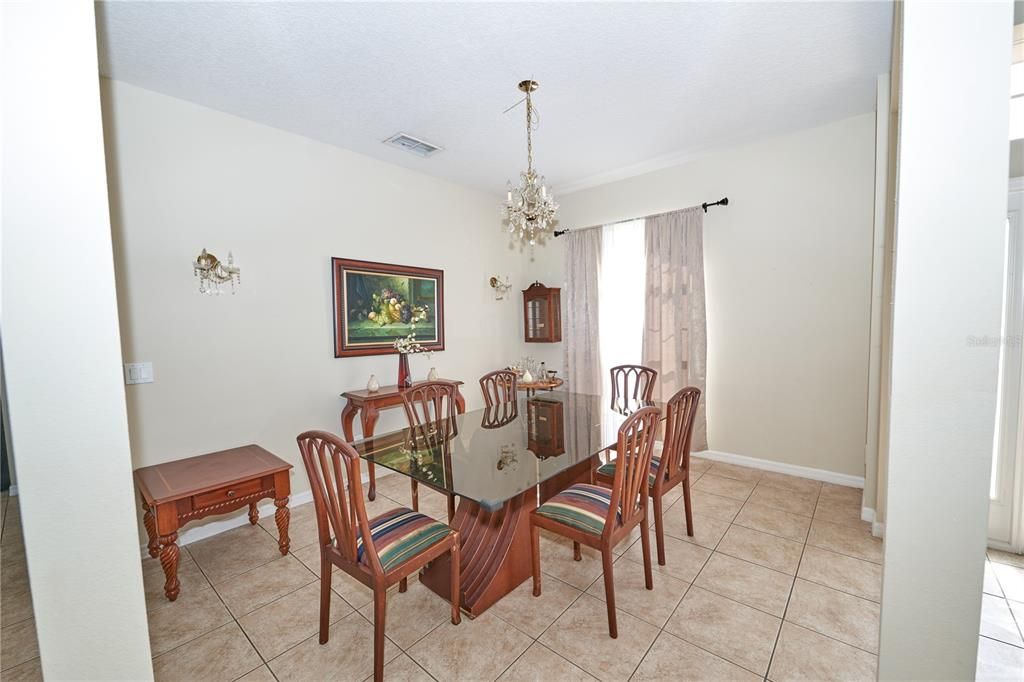 En Venta: $549,000 (6 camas, 4 baños, 3337 Pies cuadrados)