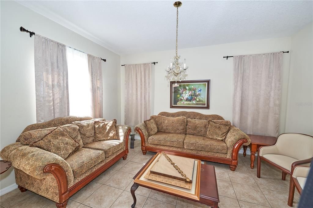 En Venta: $549,000 (6 camas, 4 baños, 3337 Pies cuadrados)