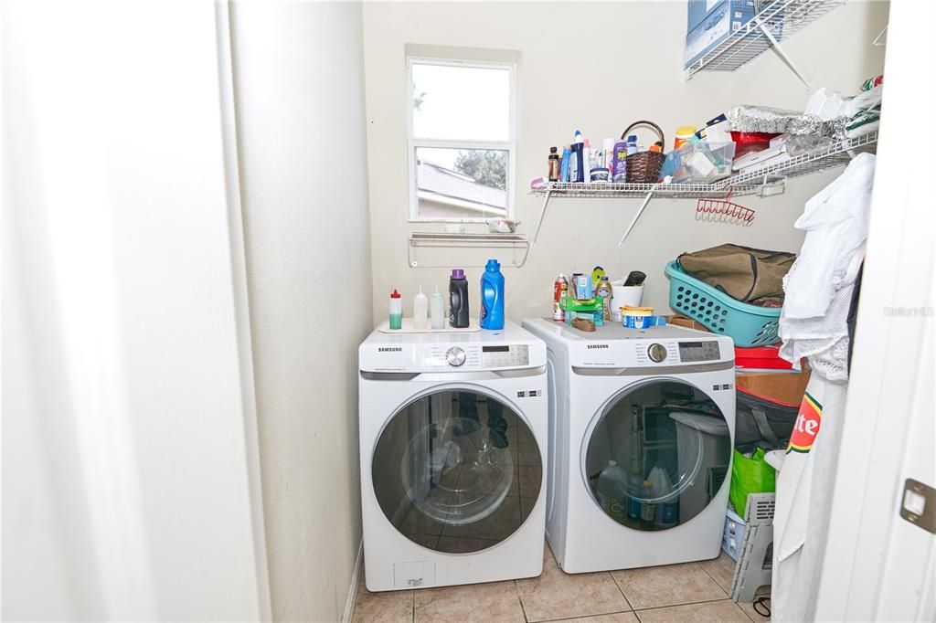 En Venta: $549,000 (6 camas, 4 baños, 3337 Pies cuadrados)