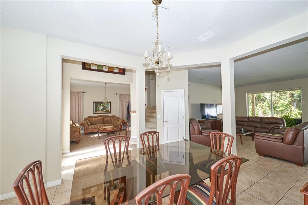 En Venta: $549,000 (6 camas, 4 baños, 3337 Pies cuadrados)