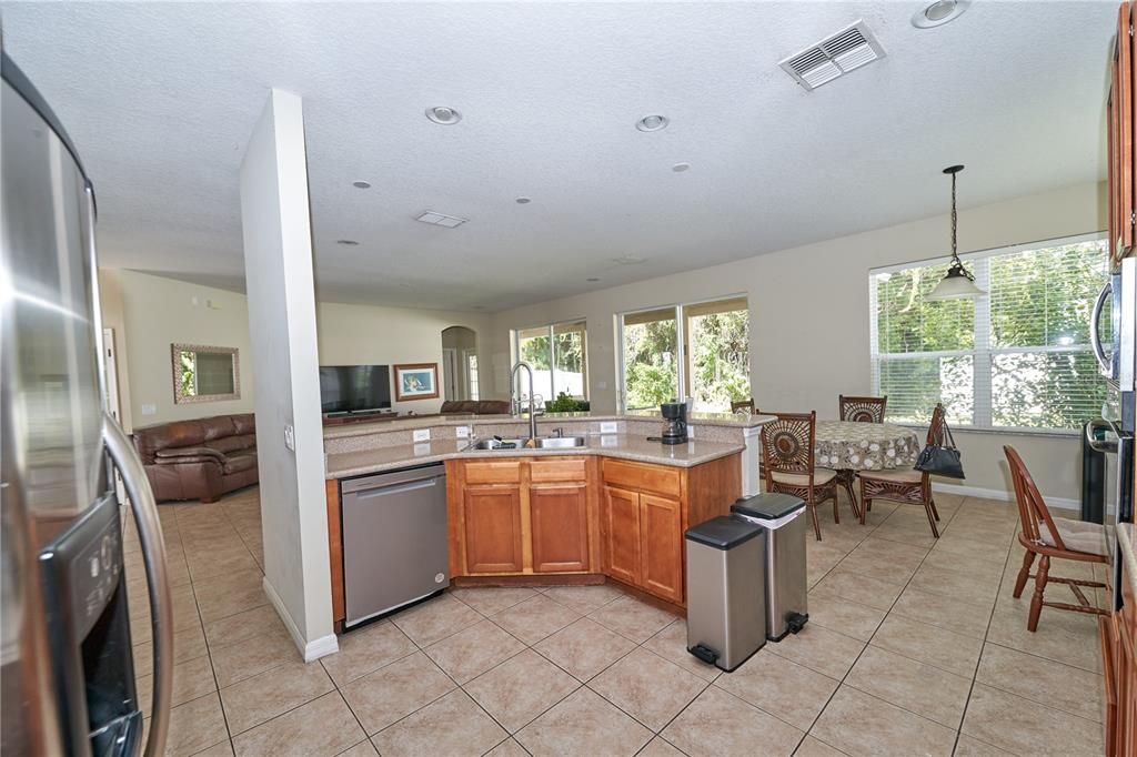 En Venta: $549,000 (6 camas, 4 baños, 3337 Pies cuadrados)