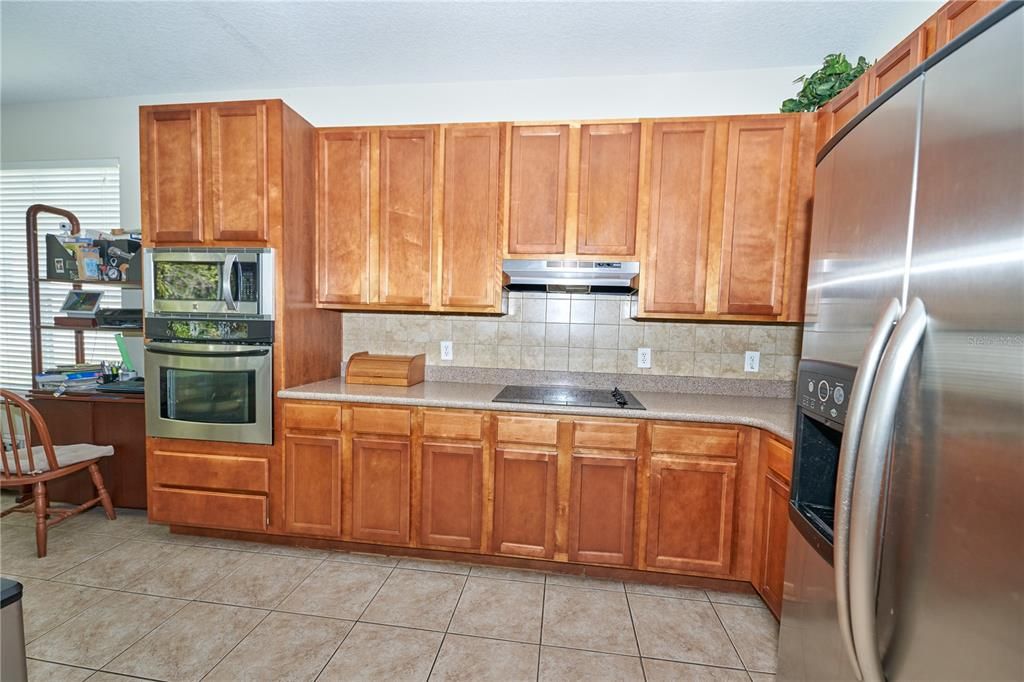 En Venta: $549,000 (6 camas, 4 baños, 3337 Pies cuadrados)