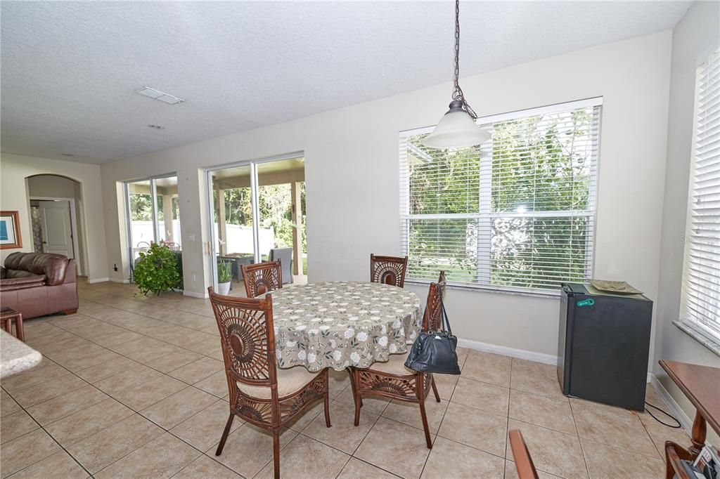 En Venta: $549,000 (6 camas, 4 baños, 3337 Pies cuadrados)