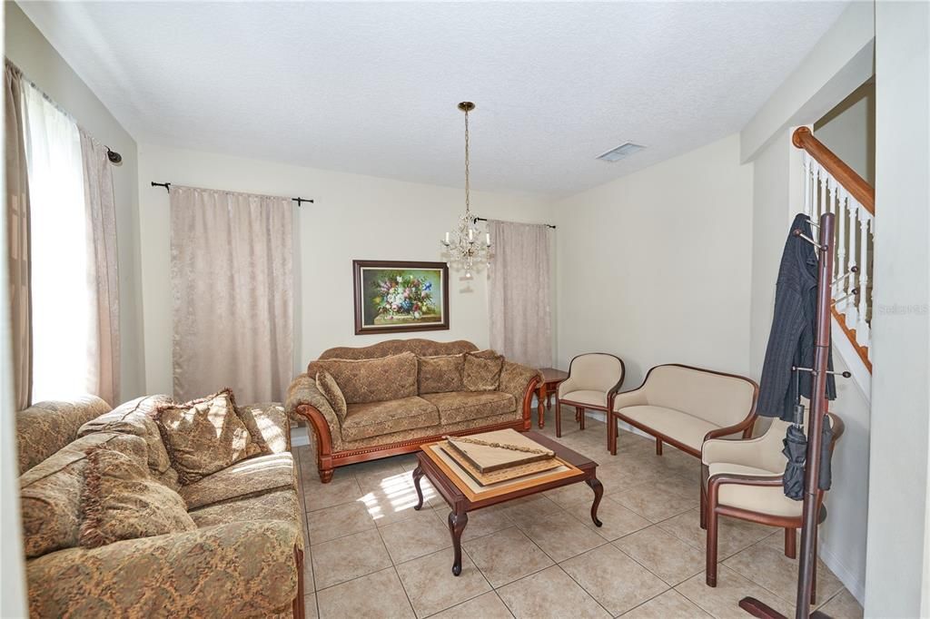 En Venta: $549,000 (6 camas, 4 baños, 3337 Pies cuadrados)