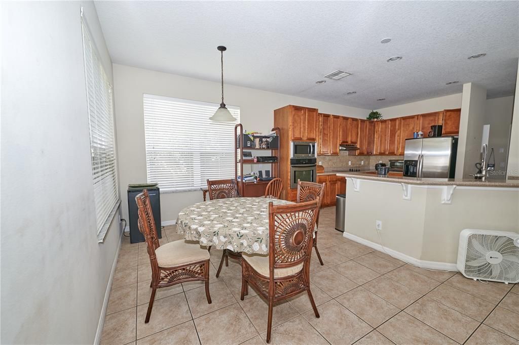 En Venta: $549,000 (6 camas, 4 baños, 3337 Pies cuadrados)