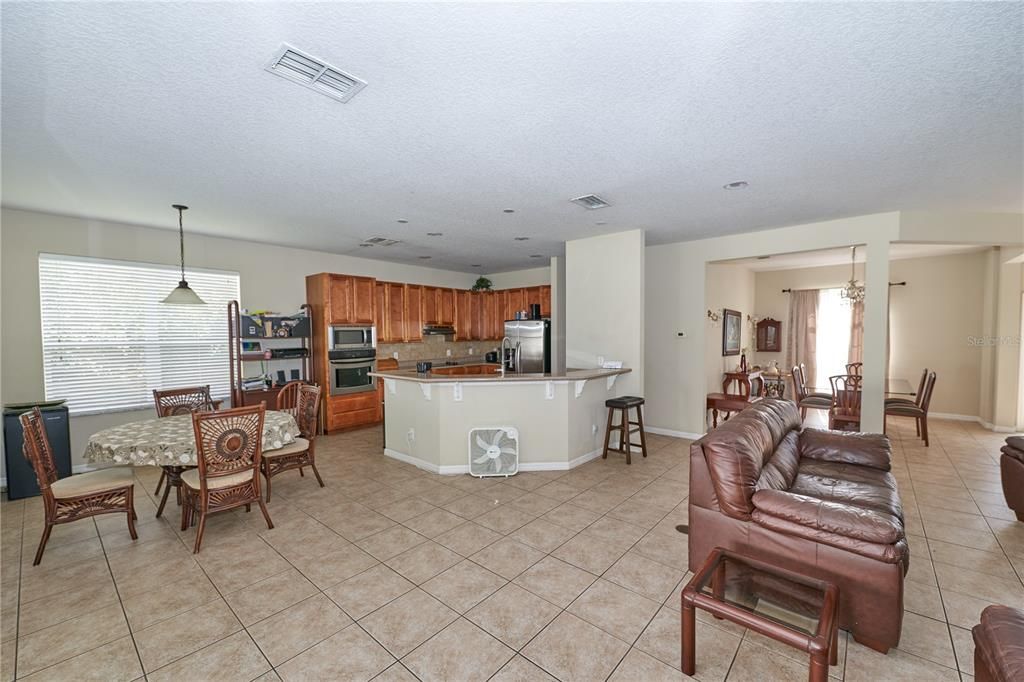 En Venta: $549,000 (6 camas, 4 baños, 3337 Pies cuadrados)