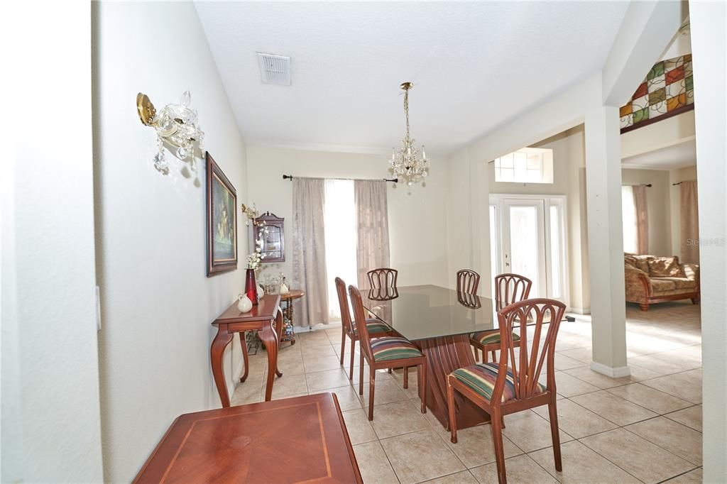 En Venta: $549,000 (6 camas, 4 baños, 3337 Pies cuadrados)