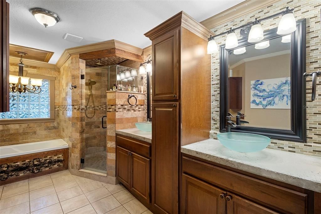 En Venta: $595,000 (4 camas, 2 baños, 2421 Pies cuadrados)