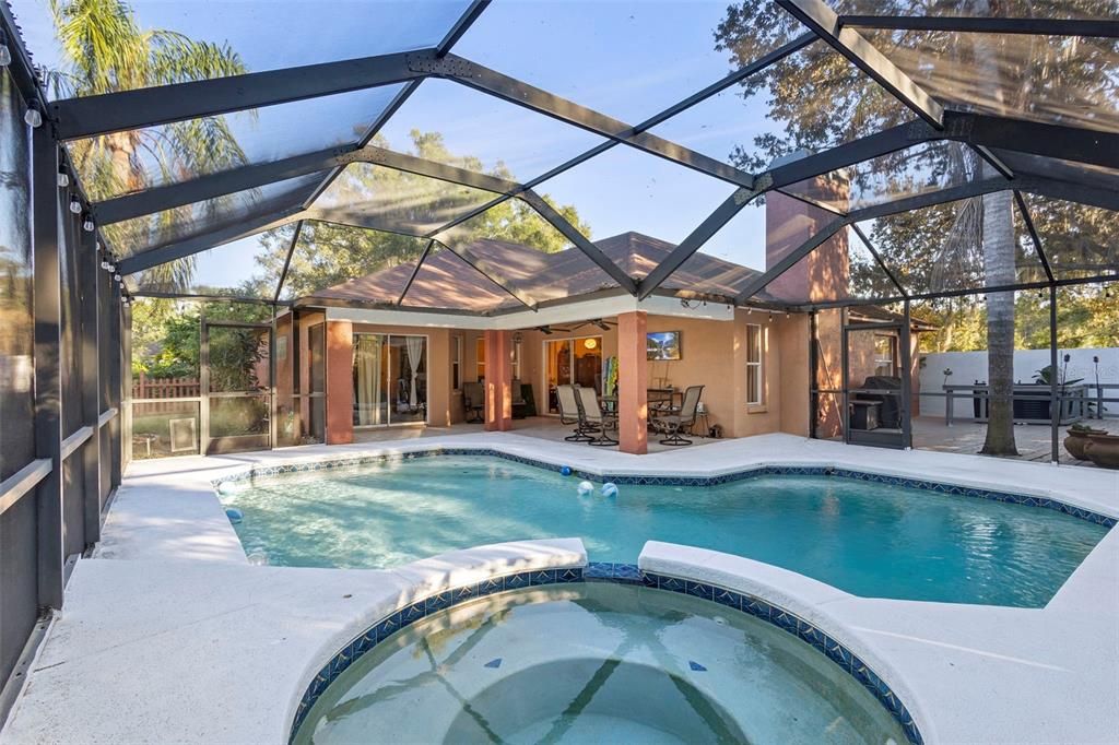 En Venta: $595,000 (4 camas, 2 baños, 2421 Pies cuadrados)