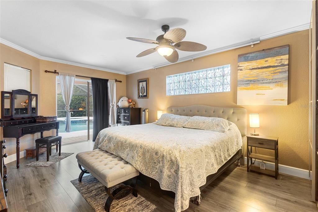 En Venta: $595,000 (4 camas, 2 baños, 2421 Pies cuadrados)