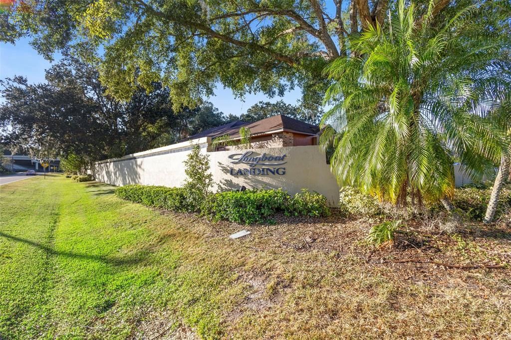 En Venta: $595,000 (4 camas, 2 baños, 2421 Pies cuadrados)