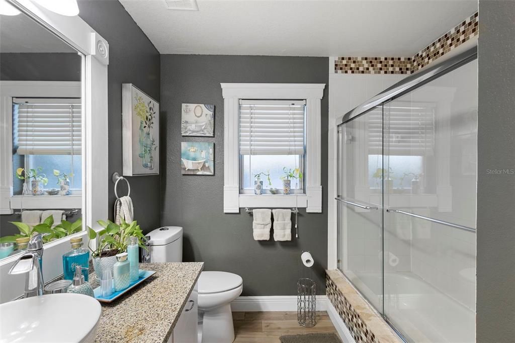 En Venta: $595,000 (4 camas, 2 baños, 2421 Pies cuadrados)