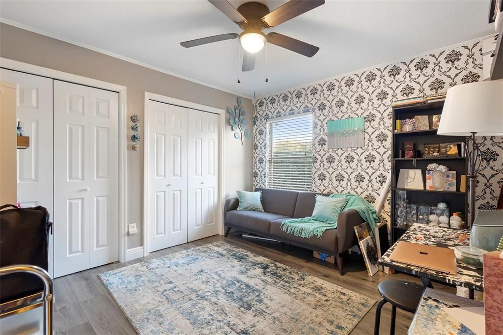 En Venta: $595,000 (4 camas, 2 baños, 2421 Pies cuadrados)