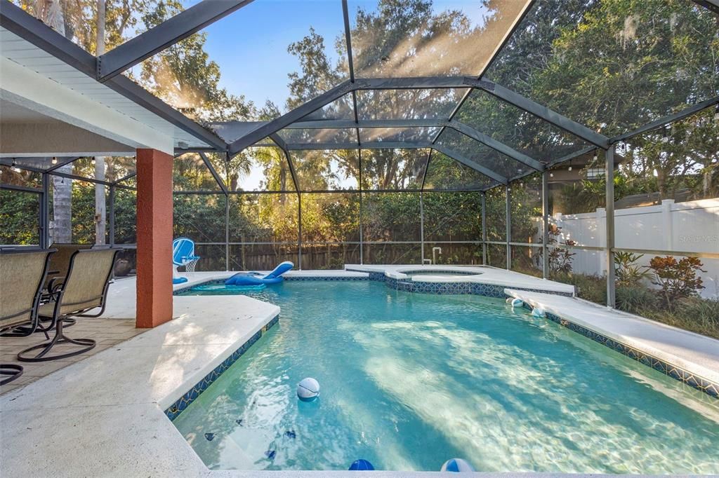 En Venta: $595,000 (4 camas, 2 baños, 2421 Pies cuadrados)