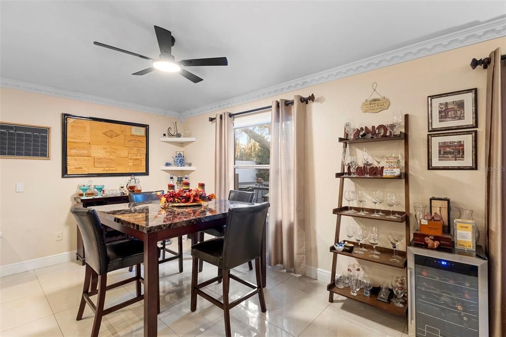 En Venta: $595,000 (4 camas, 2 baños, 2421 Pies cuadrados)