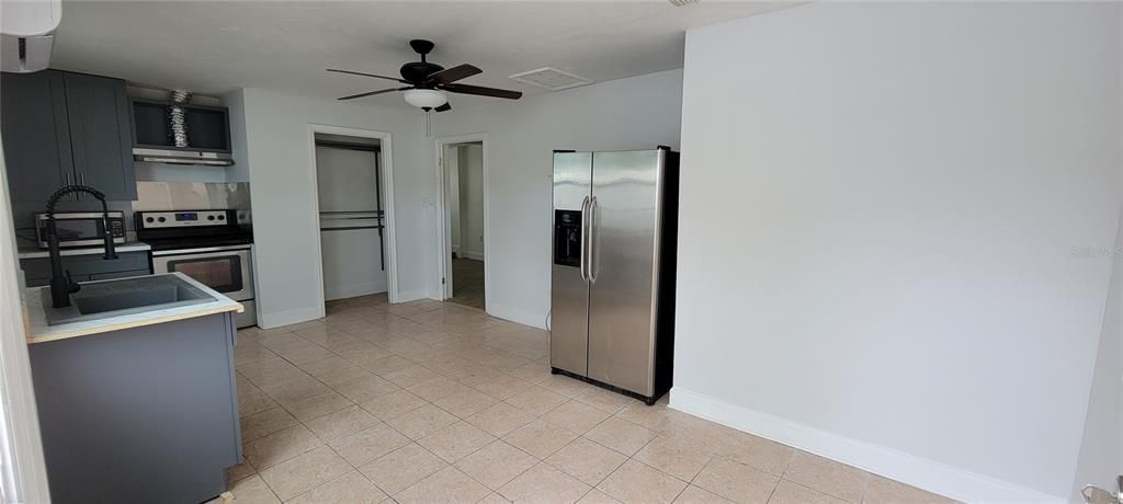 For Rent: $1,800 (1 beds, 1 baths, 700 Square Feet)