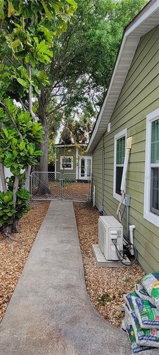 For Rent: $1,800 (1 beds, 1 baths, 700 Square Feet)