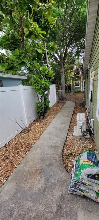 For Rent: $1,800 (1 beds, 1 baths, 700 Square Feet)