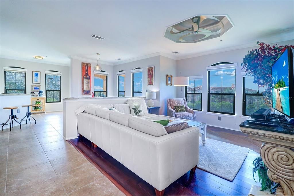 В аренду: $2,800 (1 спален, 1 ванн, 1079 Квадратных фут)