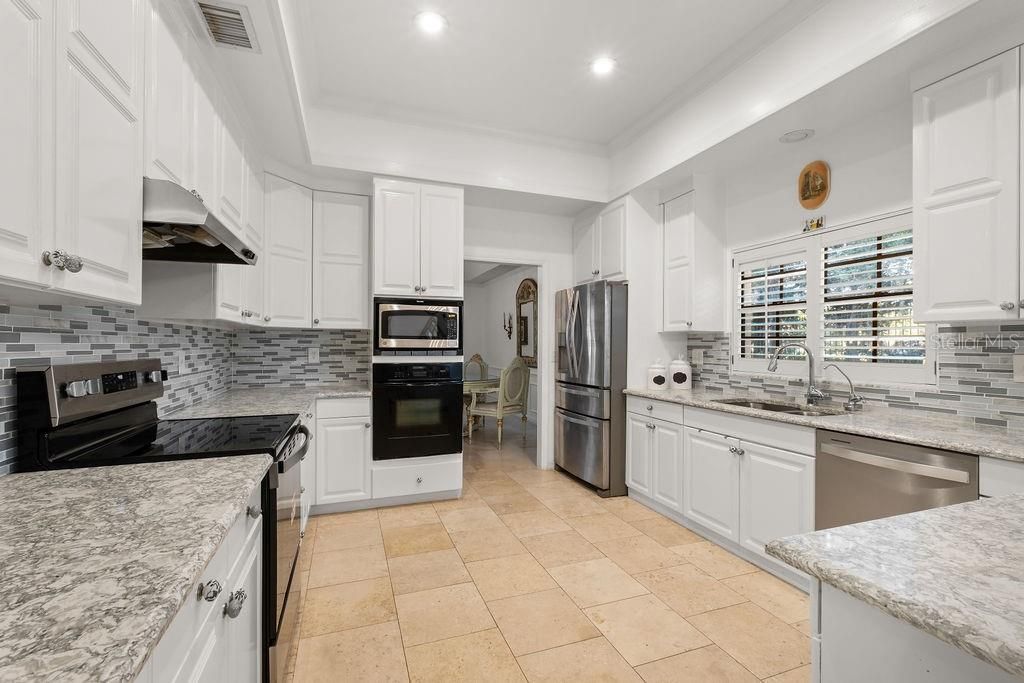 На продажу: $1,998,000 (5 спален, 4 ванн, 4716 Квадратных фут)