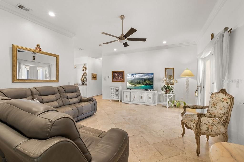 На продажу: $1,998,000 (5 спален, 4 ванн, 4716 Квадратных фут)