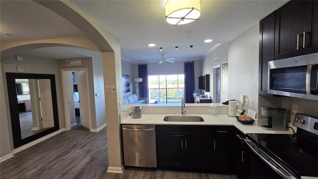 На продажу: $350,000 (3 спален, 2 ванн, 1396 Квадратных фут)