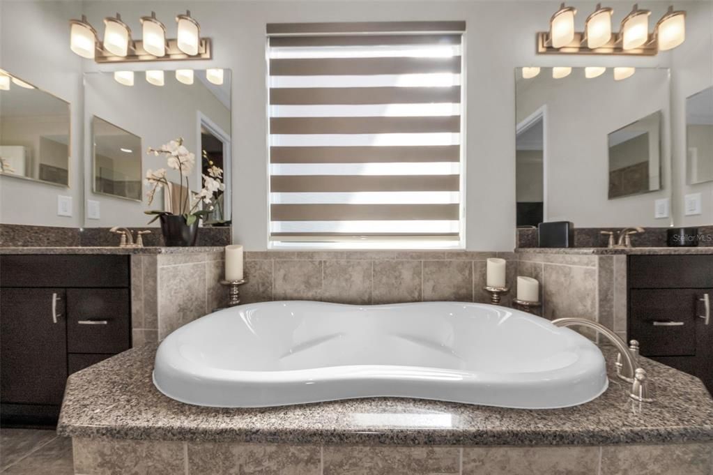 For Sale: $739,000 (4 beds, 3 baths, 2617 Square Feet)