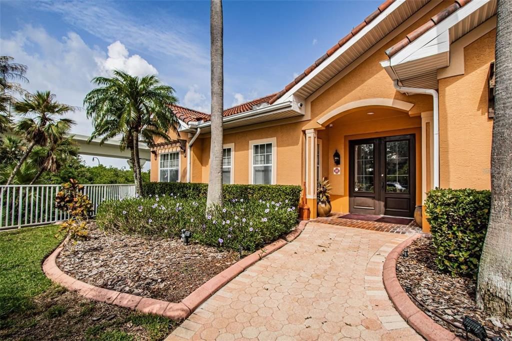 For Sale: $269,000 (1 beds, 1 baths, 654 Square Feet)