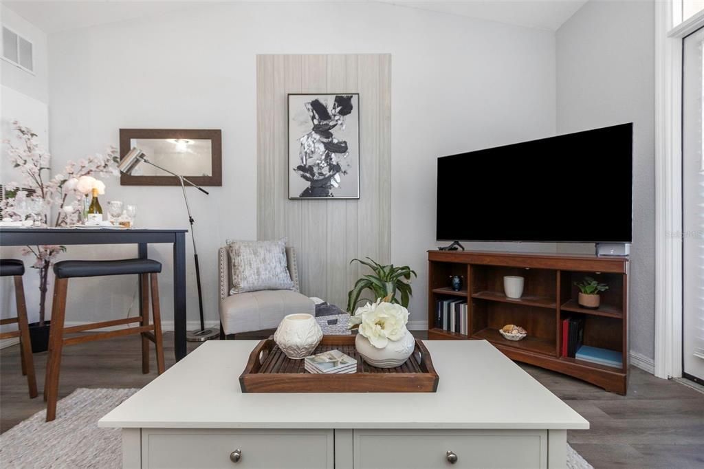 For Sale: $269,000 (1 beds, 1 baths, 654 Square Feet)