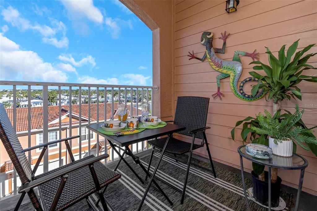 For Sale: $269,000 (1 beds, 1 baths, 654 Square Feet)