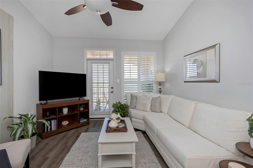 For Sale: $269,000 (1 beds, 1 baths, 654 Square Feet)