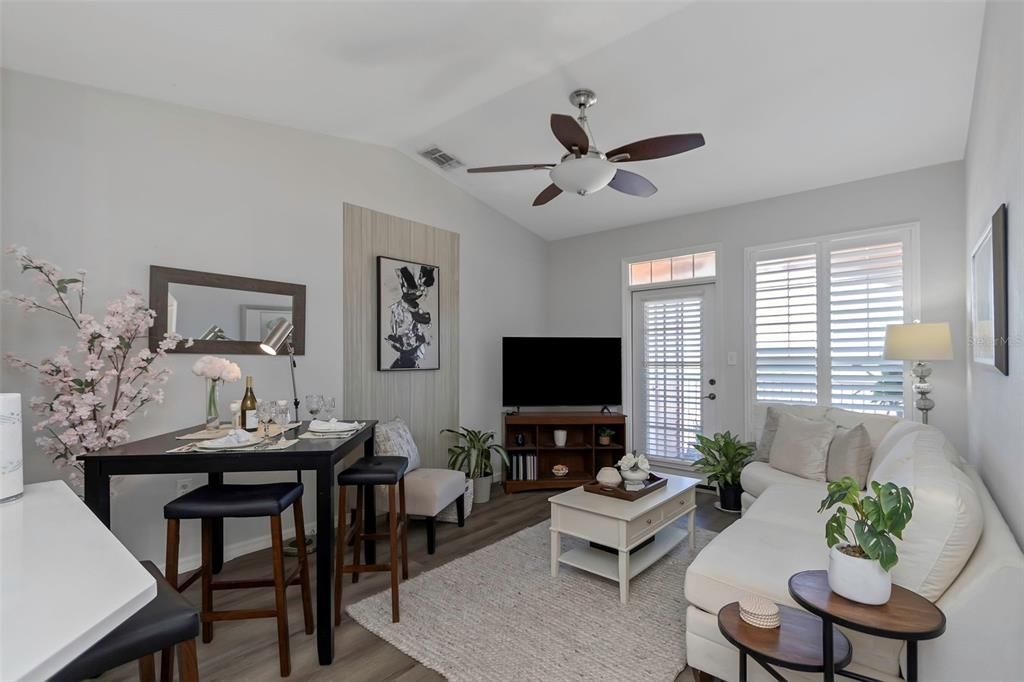 For Sale: $269,000 (1 beds, 1 baths, 654 Square Feet)