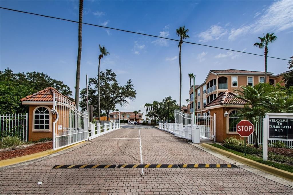 For Sale: $269,000 (1 beds, 1 baths, 654 Square Feet)