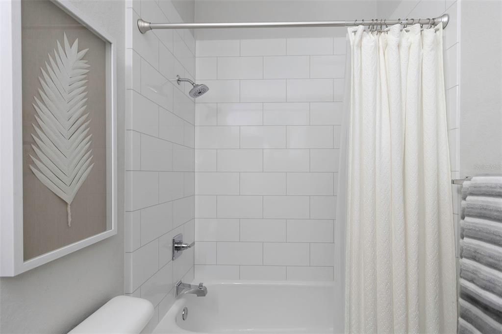 For Sale: $269,000 (1 beds, 1 baths, 654 Square Feet)