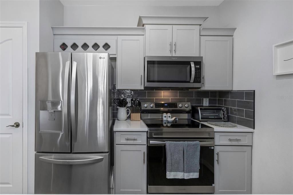 For Sale: $269,000 (1 beds, 1 baths, 654 Square Feet)