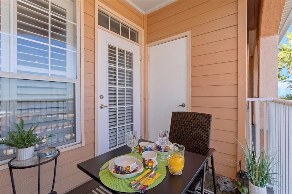 For Sale: $269,000 (1 beds, 1 baths, 654 Square Feet)