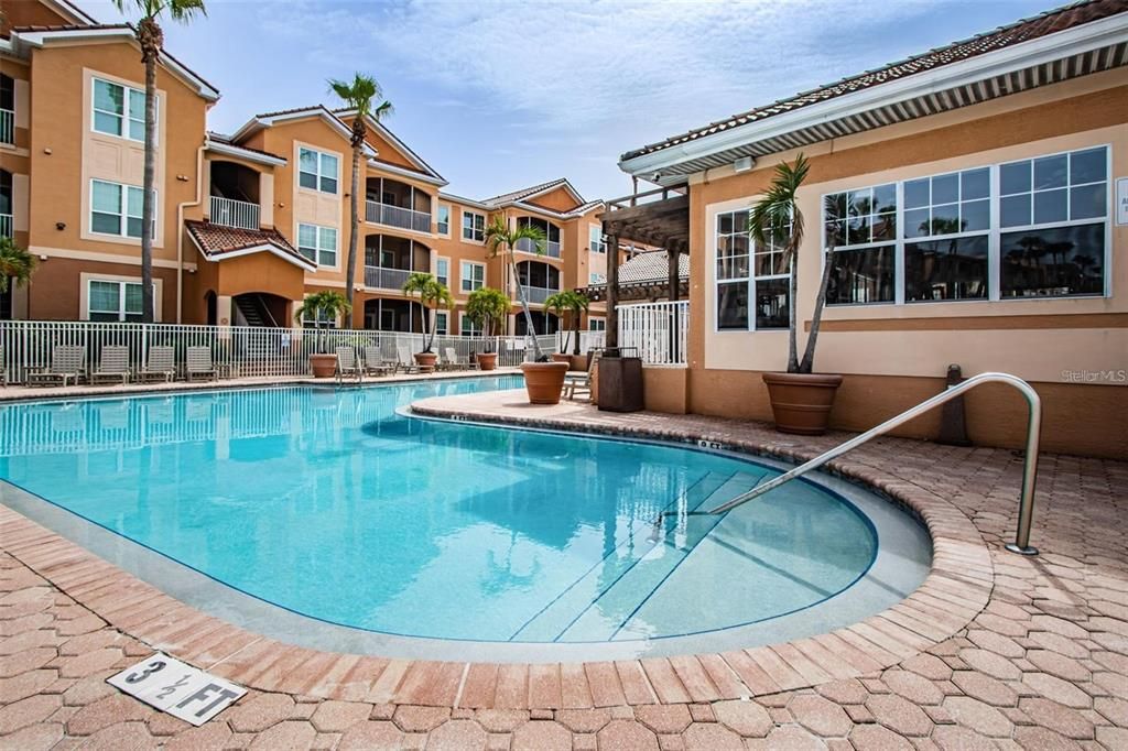 For Sale: $269,000 (1 beds, 1 baths, 654 Square Feet)