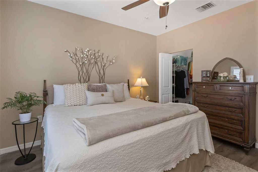 For Sale: $269,000 (1 beds, 1 baths, 654 Square Feet)