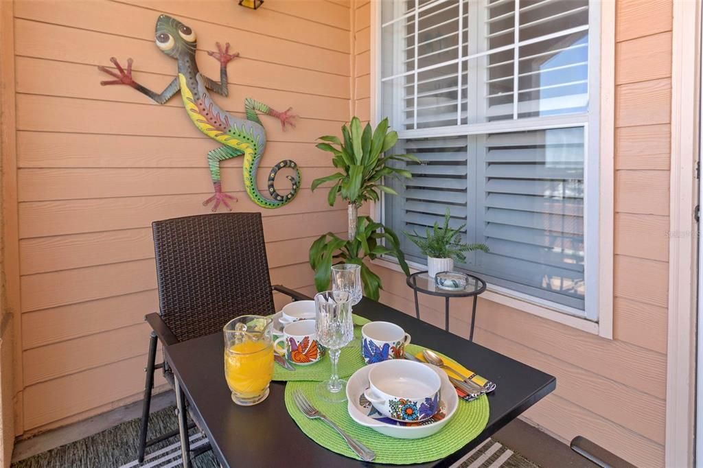 For Sale: $269,000 (1 beds, 1 baths, 654 Square Feet)