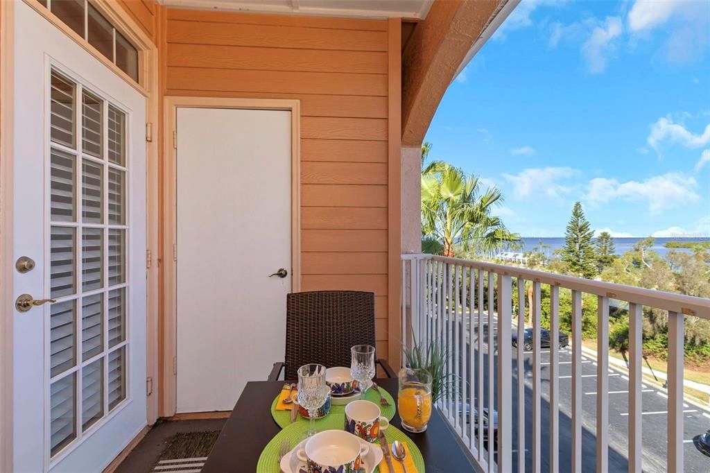 For Sale: $269,000 (1 beds, 1 baths, 654 Square Feet)