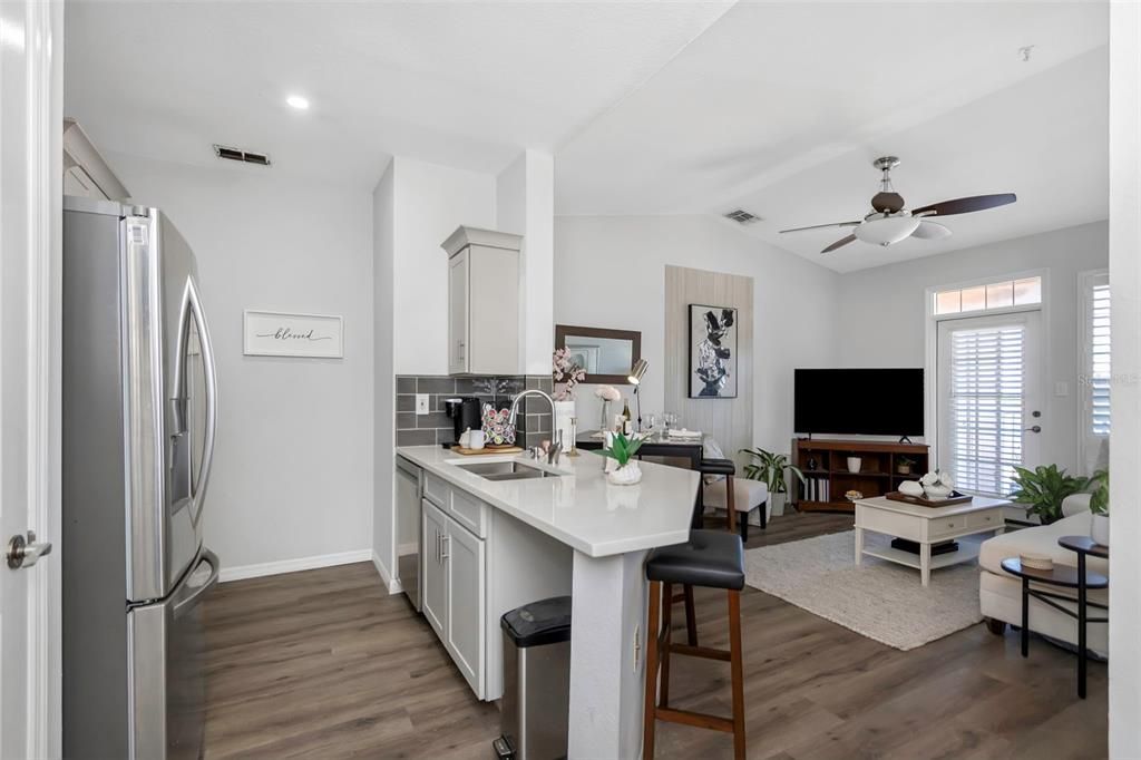 For Sale: $269,000 (1 beds, 1 baths, 654 Square Feet)