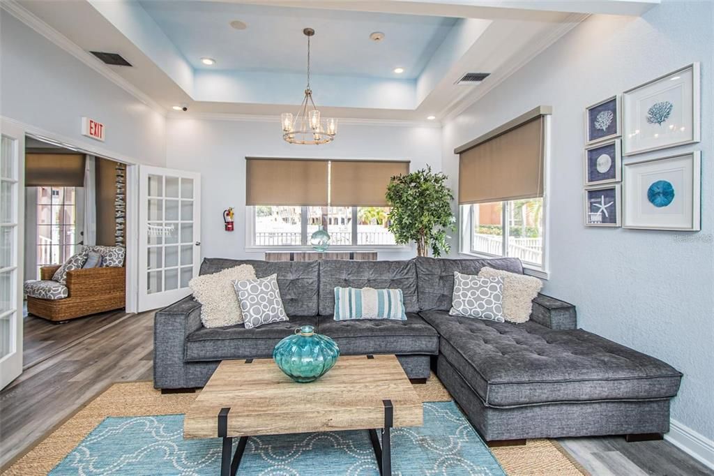 For Sale: $269,000 (1 beds, 1 baths, 654 Square Feet)