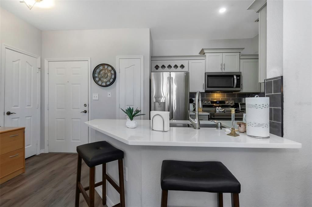 For Sale: $269,000 (1 beds, 1 baths, 654 Square Feet)