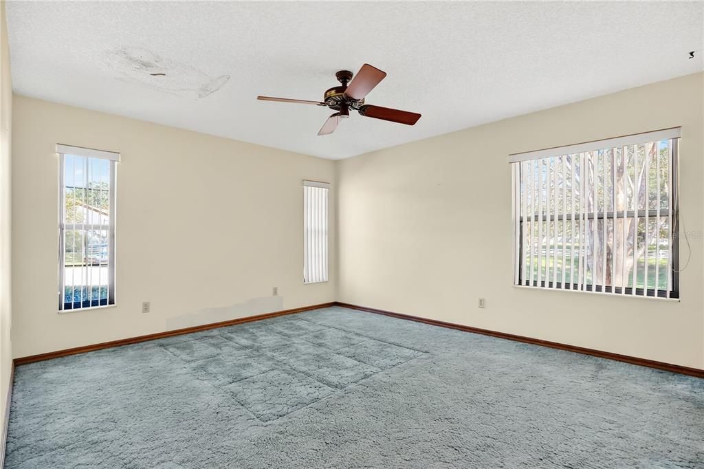 На продажу: $299,900 (3 спален, 2 ванн, 1741 Квадратных фут)