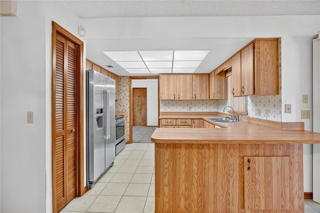 На продажу: $299,900 (3 спален, 2 ванн, 1741 Квадратных фут)